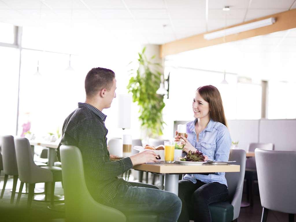 Novotel Suites Ганновер Ресторан фото
